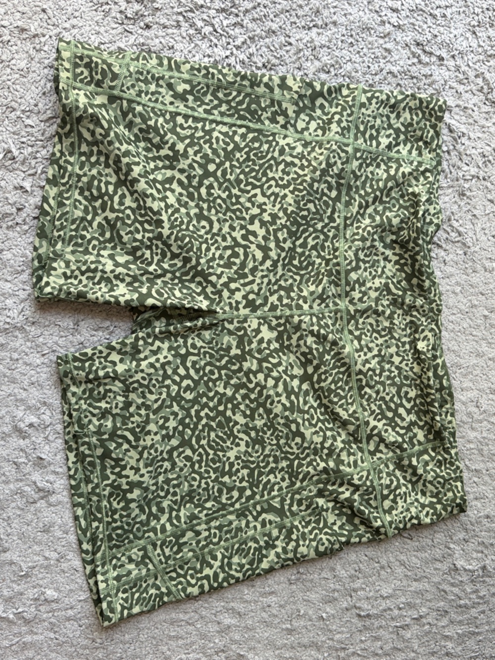 Athleta Ultimate Stash II 7” Short